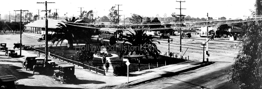 North Hollywood Railway Station 1915 WM.jpg